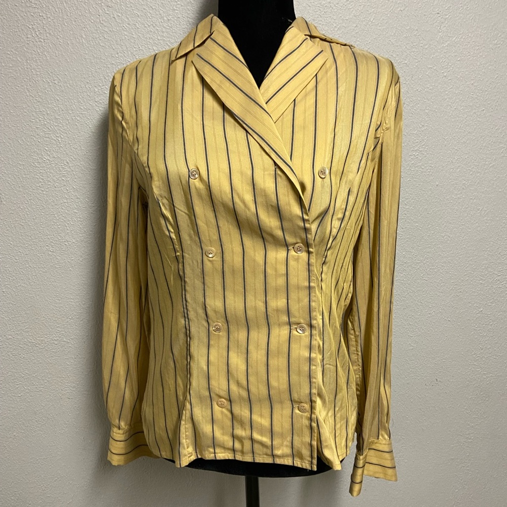 100% Silk blouse made in Italy. Stunning & chic attire